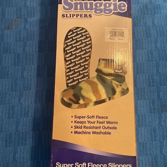 Copy - New Mens Snuggle Slippers - Picture 2 of 4